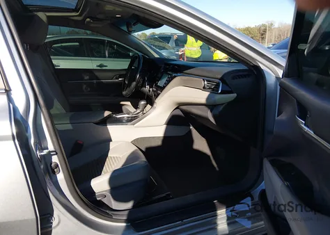 2018 Toyota Camry Se z USA, uszkodzony, nr VIN 4T1B11HK2JU524239